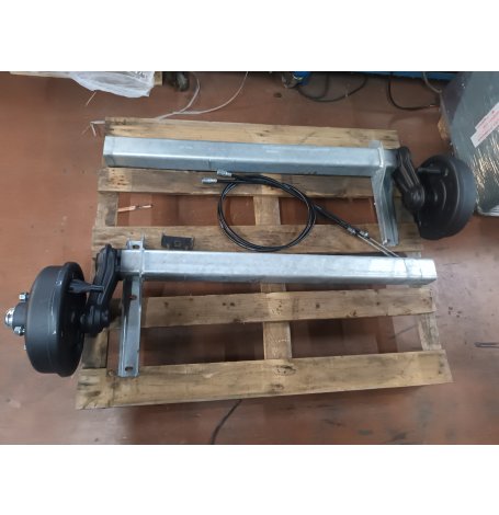 ESSIEU KN AF 1800 KG FREINE 140X5 en 2 moiti�s